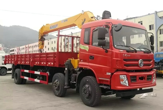 東風特商小三軸隨車吊