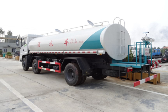 東風(fēng)小三軸16方灑水車