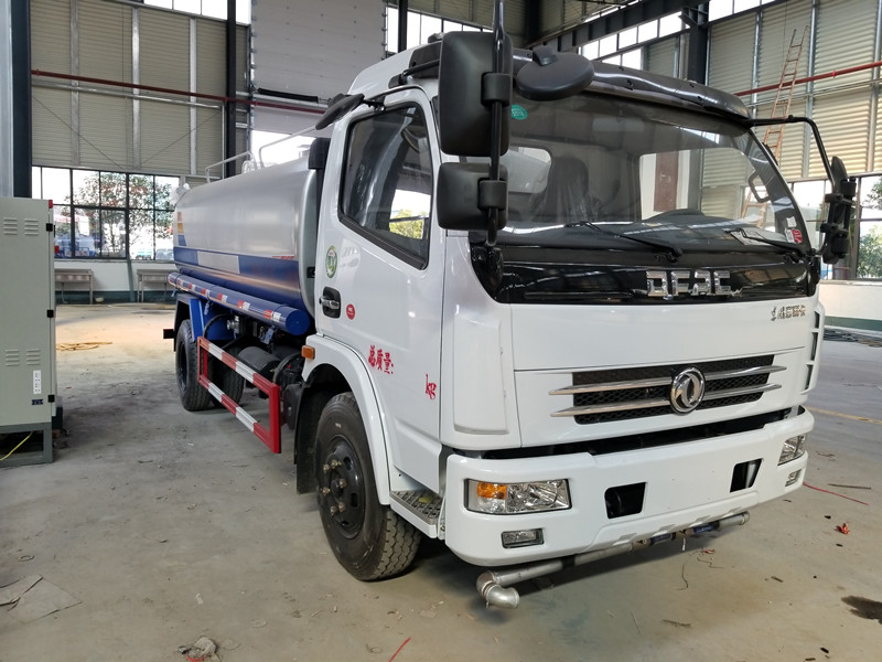 東風(fēng)多利卡9.5方灑水車(chē)