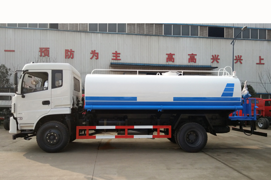 東風專底15噸灑水車