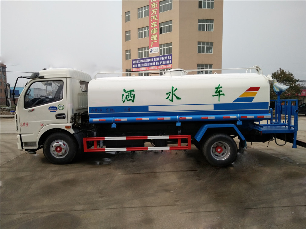 東風(fēng)多利卡（8方）灑水車(chē)