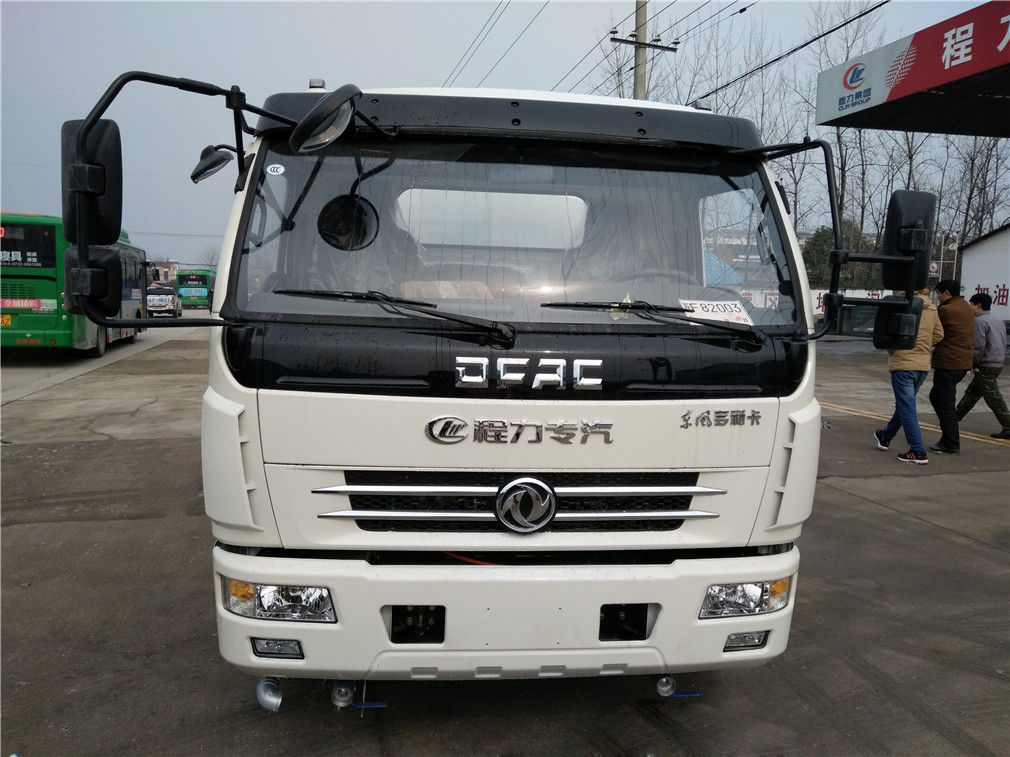 東風(fēng)多利卡（8方）灑水車(chē)