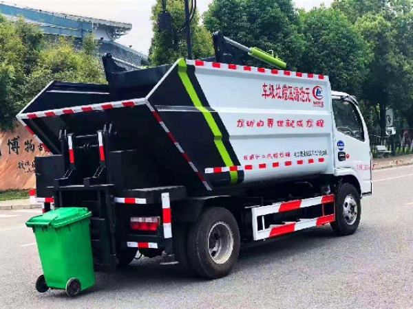 東風(fēng)小多利卡國(guó)六藍(lán)牌無泄漏后裝壓縮垃圾車