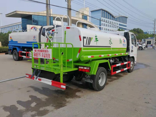 東風多利卡5噸灑水車_國六3-6噸灑水車