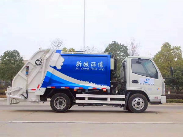凱馬國(guó)六4方藍(lán)牌壓縮式垃圾車